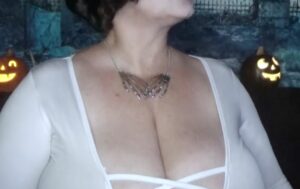 Videos of babes with natural tits